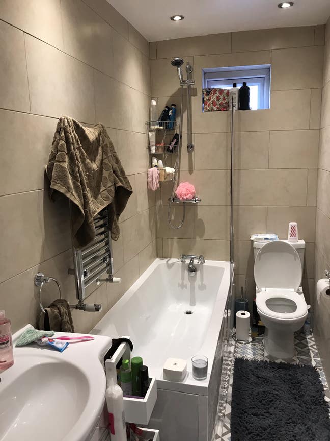 Lovely single room in warm, quiet space  Main Photo