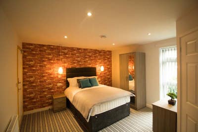 Professional House Share, Hollinswood  Main Photo