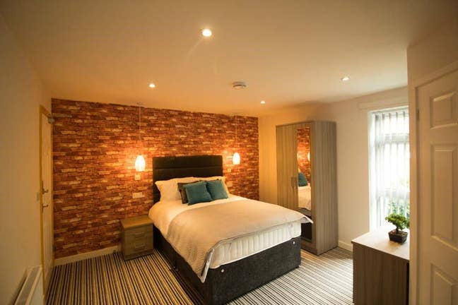 Professional House Share, Hollinswood  Main Photo