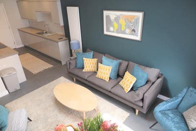 Professional House Share with Ensuites Main Photo