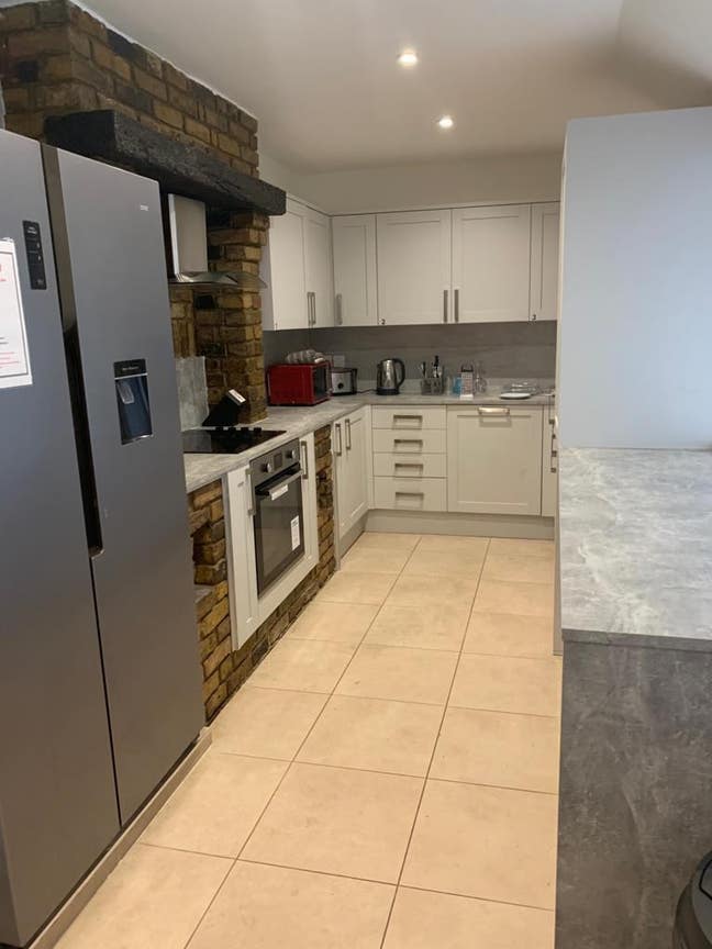 🏡  1 Spacious! Double Ensuites  Main Photo