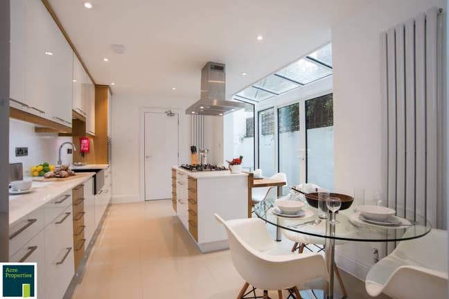 Victorian terrace house in Fulham. ALL inclusive Main Photo