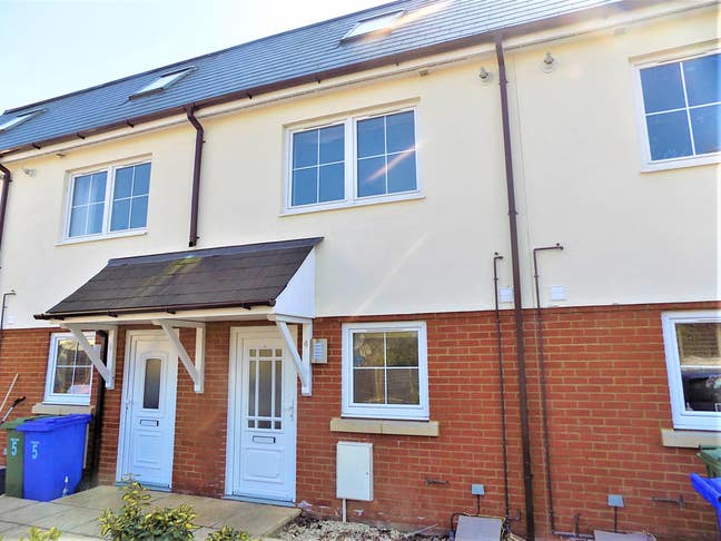 Double Room/safe, gated property AND double/annexe Main Photo