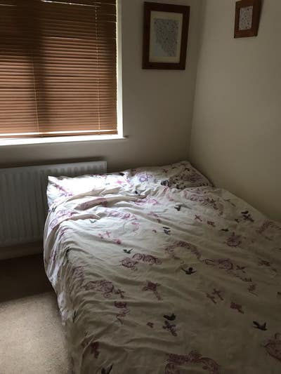 Double room in Headley  Main Photo