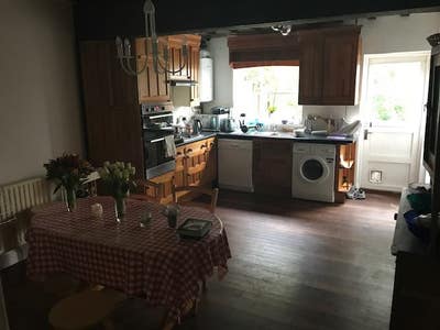 Double Room in Grade II-Listed Cottage, Haslemere Main Photo