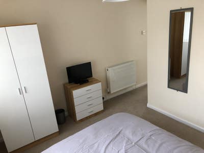 House share two minute walk from hpc pick up point Main Photo