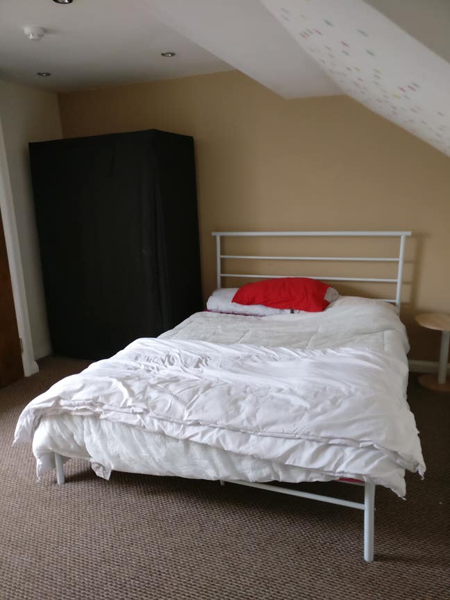 Large En-suite Double Room &pound;550/month - No Deposit Main Photo