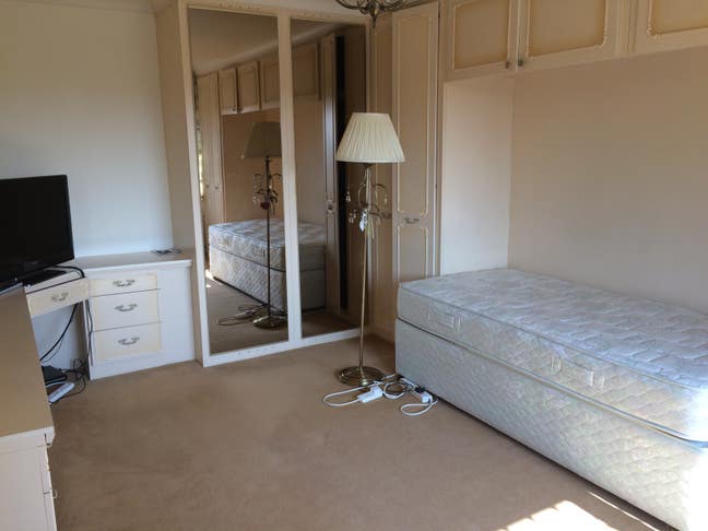 1 spacious room in 4 bedroomed house on Topsham Rd Main Photo