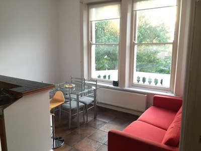 Close to tube, pubs, cafes, shops and ICL Main Photo