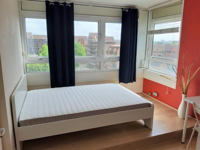 Spacious double room near Canary Wharf  Main Photo