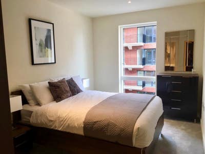 ✨ Luxury Ensuite Master in 2-Bed Riverside Apt Main Photo