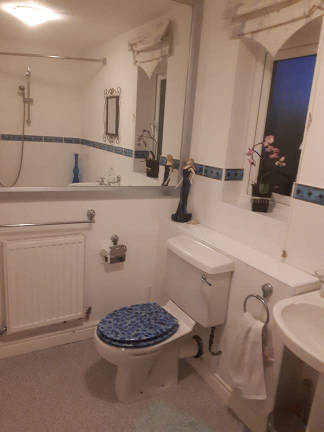 Room to let - Female only household Main Photo