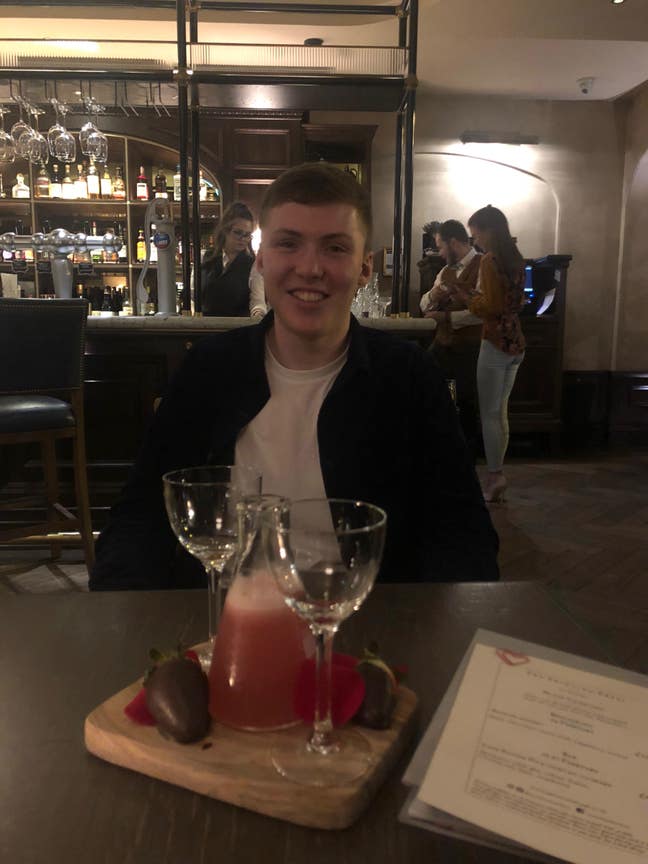 Young professional looking for double room to rent Main Photo