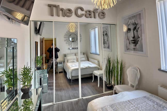 5-Star Deluxe En-Suite Rooms for Decent Folk! Main Photo