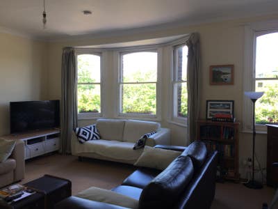 Bright, airy, well located flat Main Photo