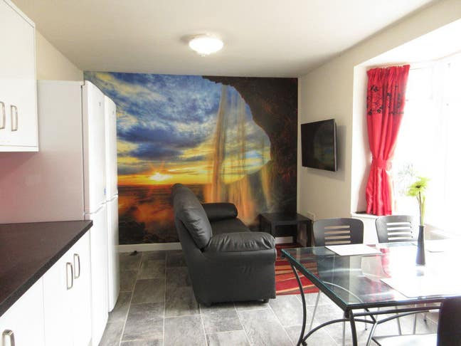 Comfortable room in smart professional house Main Photo