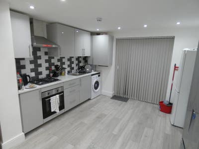 Ensuite Single and Double Room In Northolt Main Photo
