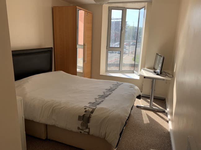 Looking for a Flat Share  Main Photo