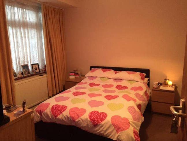 13 S/M Double Bedroom RM8 1AR homeshare  Main Photo