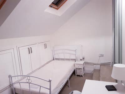 Ensuite Single with Parking (Live Out Landlord)  Main Photo