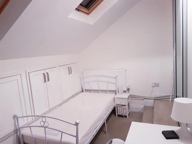 Ensuite Single with Parking (Live Out Landlord)  Main Photo