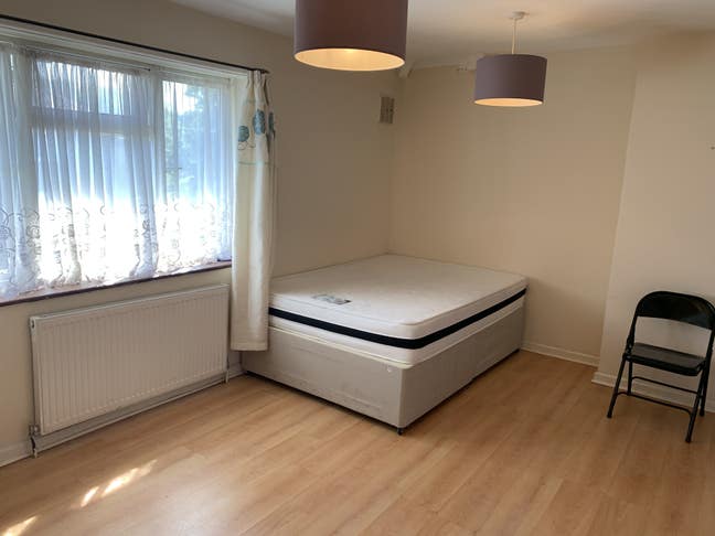 Double Bedroom available in Morden near station Main Photo