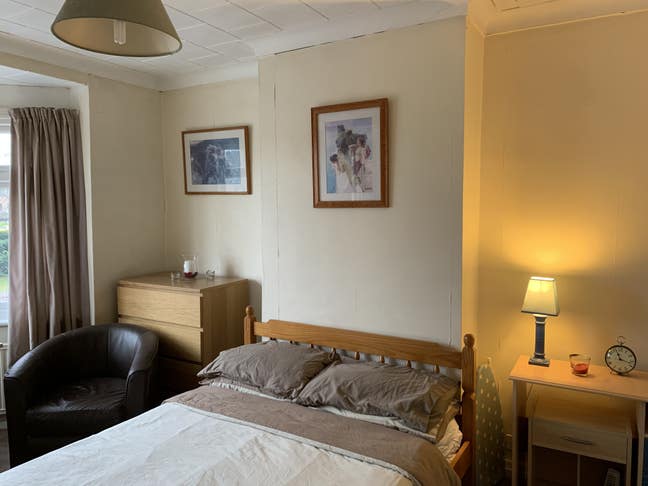 Large Double Room Main Photo
