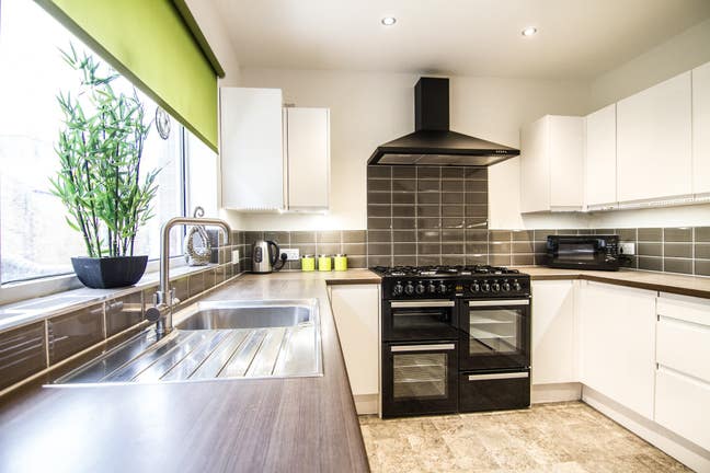 En-Suite Contractor Accommodation  Main Photo