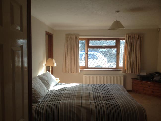 Lovely large double en suite room £750.     Main Photo