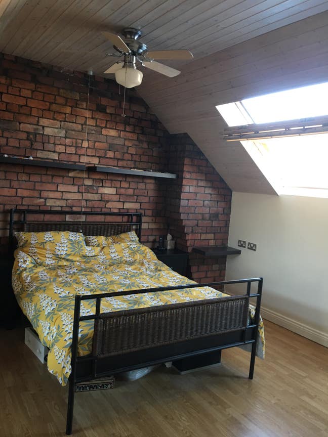 Large Loft Room with En Suite  Monday - Friday Let Main Photo