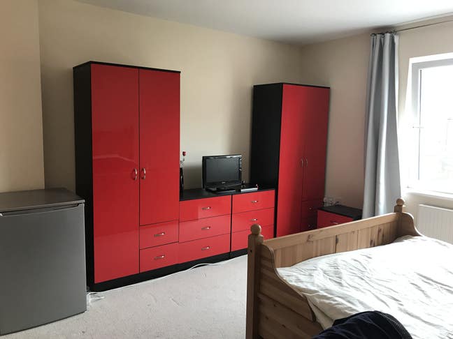 Bright Large Double Room close to Hospital  Main Photo