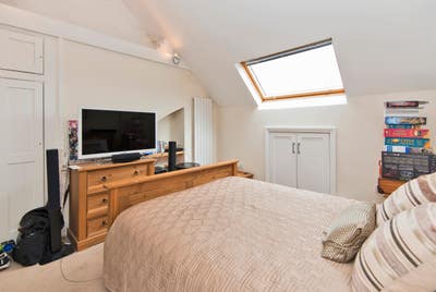 Very Large Ensuite Room 5 Mins from Station Main Photo