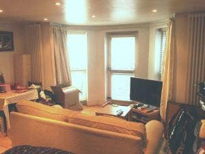 Spacious furnished studio flat with own entrance Main Photo