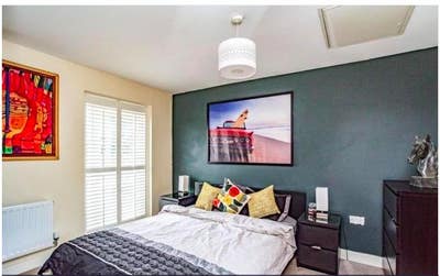 Beautiful large double room with ensuite and study Main Photo