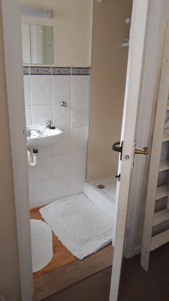 Contractor en-suite king size bedroom Main Photo