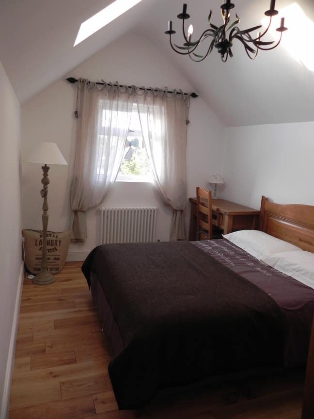 Lovely spacious room in a friendly household Main Photo