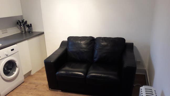 One bedroom studio flat Leadside Road, Rosemount Main Photo