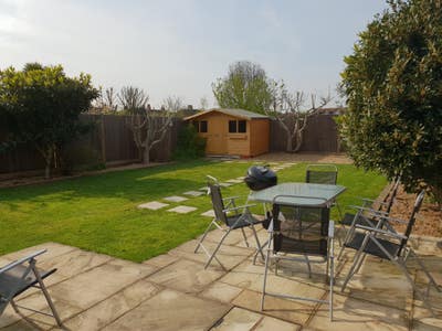 Sunny ensuite in Happy House near tube Main Photo