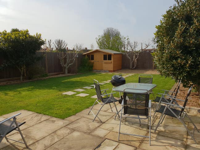Sunny ensuite in Happy House near tube Main Photo