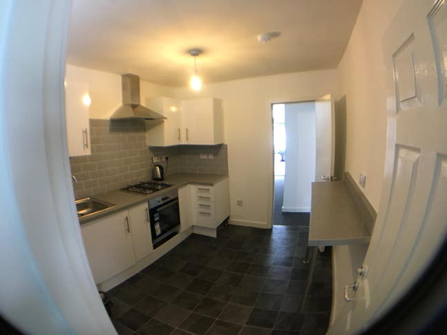  Budget - Double Very Close to Anfield Bus Centre Main Photo