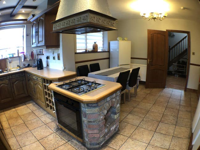 AvailableNow!Bright Double near Park royal Station Main Photo