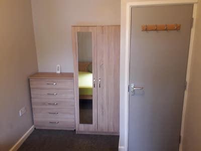 Large Double Room Available Now, No Fees! 400Mbs  Main Photo