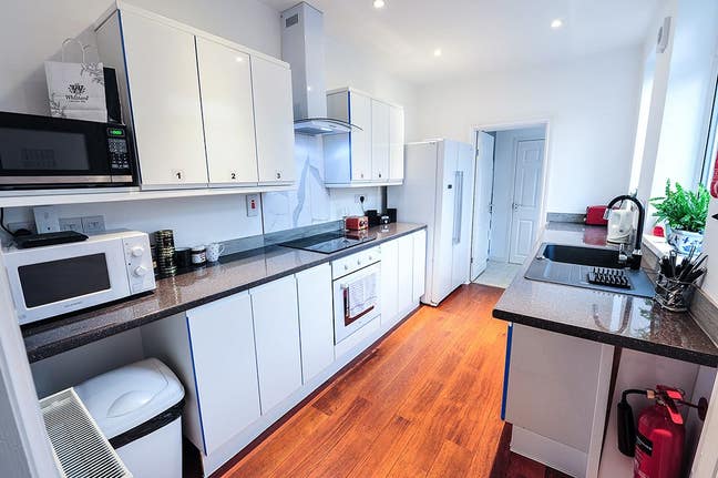 19 *Double Room Available. Excellent Ammenities* Main Photo