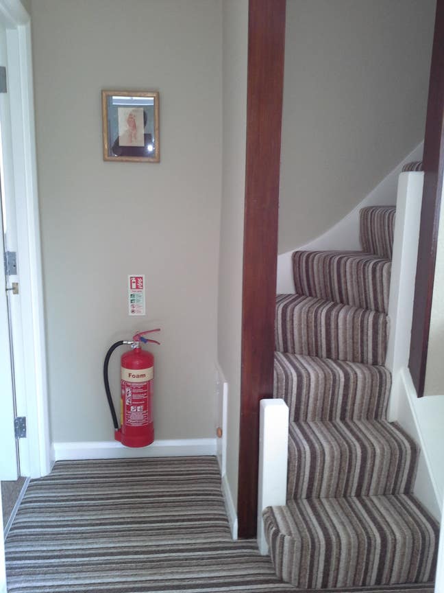 En suite & parking close to College & Hospital  Main Photo