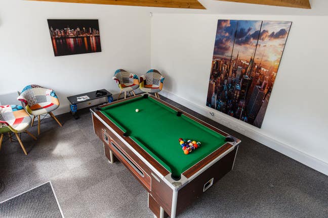 2 Rooms Near Science Park⚽Games Room!  Main Photo