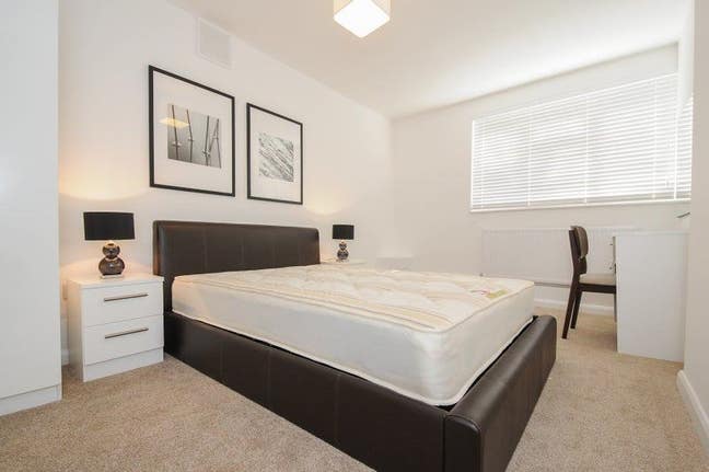 1 Bright double in prof f/share.ALL bills,wi-fi,TV Main Photo