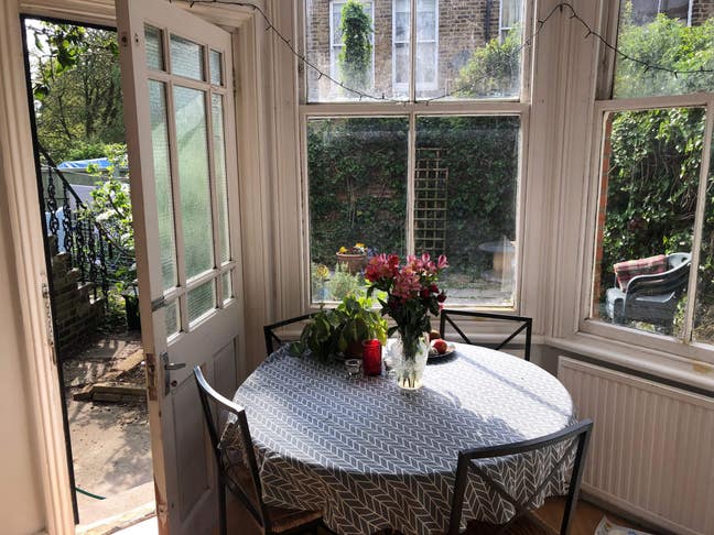 Double Room In Nice Shared Garden Flat  Main Photo