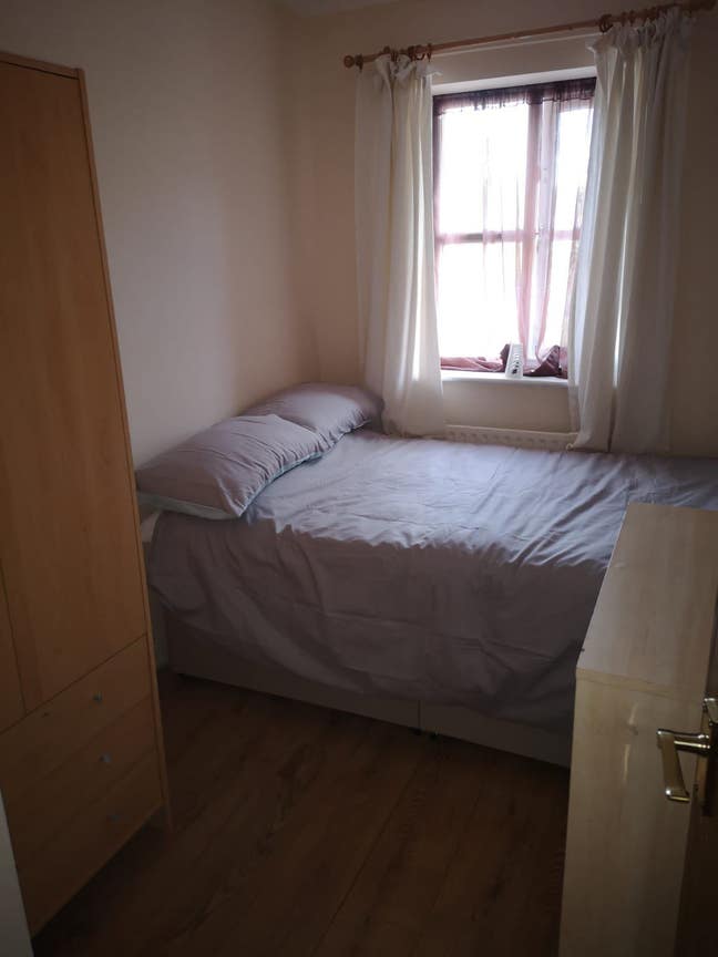 Room to rent in a very quiet neighbourhood.  Main Photo