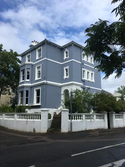Large room in spacious Victorian house Main Photo