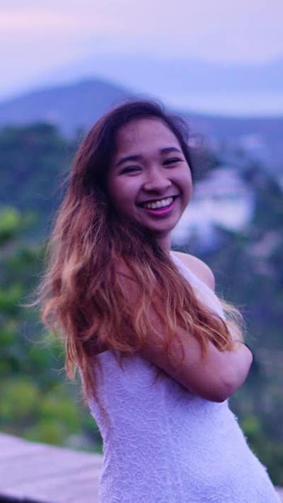 Female seeks double room Main Photo